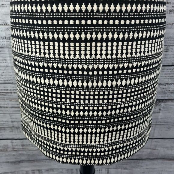 Chelsea & Theodore Skirt size 8 Black Ivory Tweed Straight Above Knee Casual - Picture 6 of 10